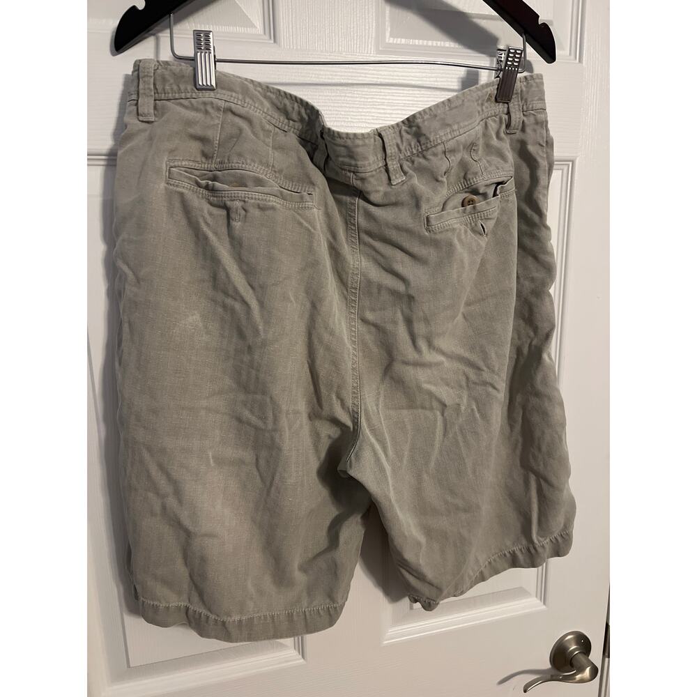 Tommy Bahama Gray Shorts – Size 38 (90% Silk / 10% Cotton) - Picture 4 of 6